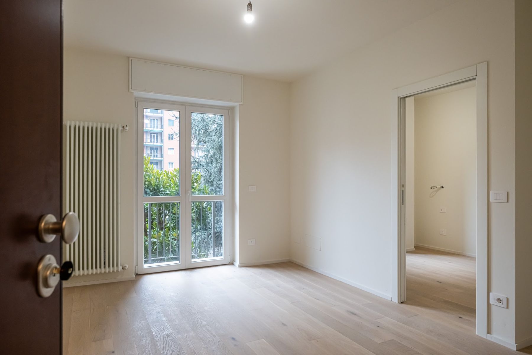 Largo Brasilia, Milan